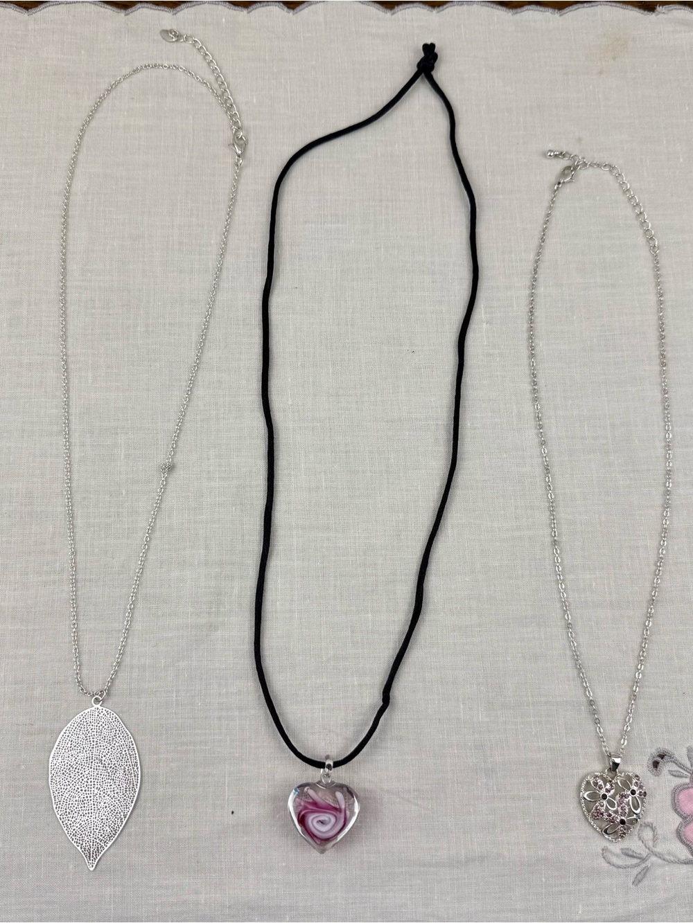3 Necklace Lot Heart Pendant Leaf Pendant Pink Rhinestone Glass Heart - Picture 6 of 7